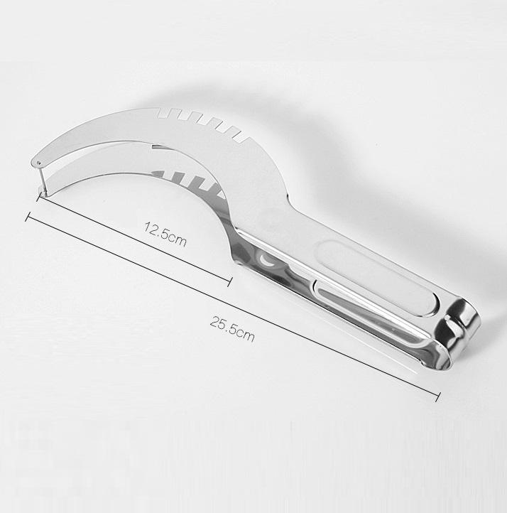 

Незаменимый набор для кухни.Слайсер-резак это удобный нож для дыни,арбуза и для прочих овощей и фруктов 25X3cm