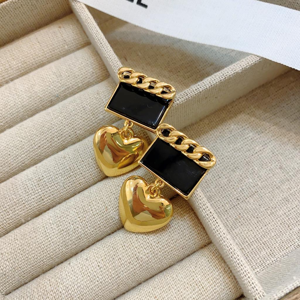 Simple And Easy To Match, Cold Wind Three-Dimensional Love Earrings, Personalized And Unique Design Earrings, Earrings.
