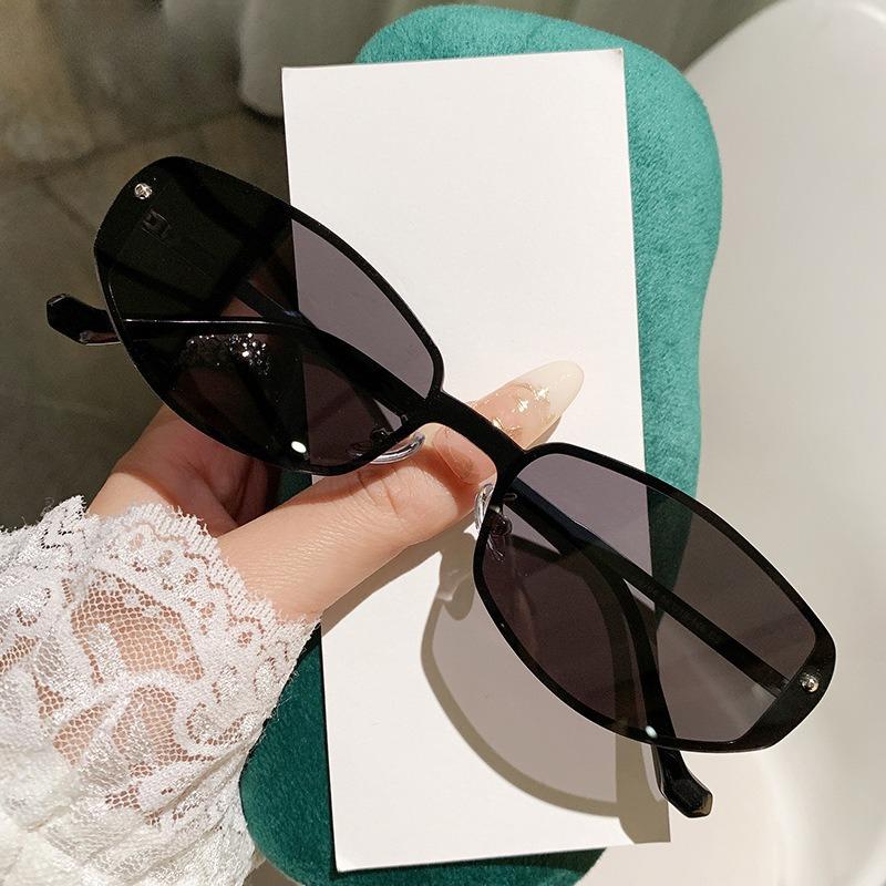 2026 new old money wind small brown glasses sunglasses women s advanced sense ultra-light integrated cat eye UV protection sunglasses