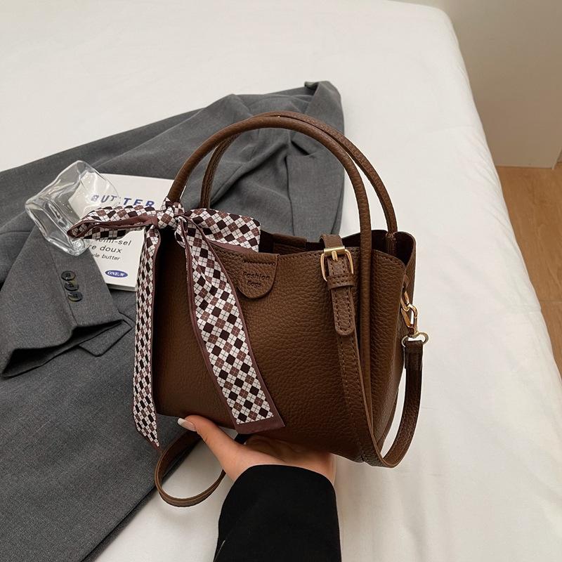 High-end small bag women's new trendy and versatile messenger bag casual bow lychee pattern portable mother bucket bag