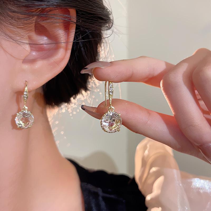 Retro Rhinestone Earrings Hepburn Style High-End Feel Light Luxury Fashion Delicate Elegant Shiny Earrings Women s Party Jewelry