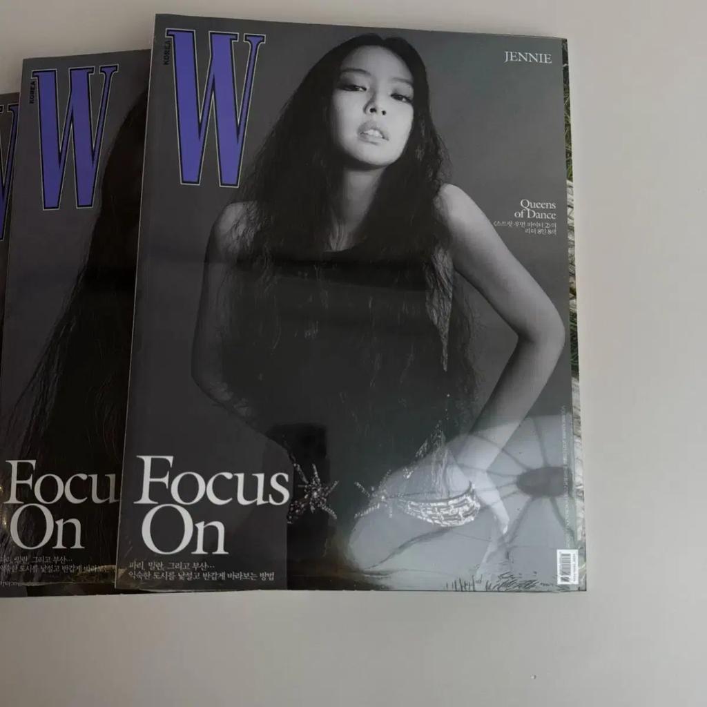 Revista W Korea Jenny Gravure Foco em Conjunto de 3 Peças Usado