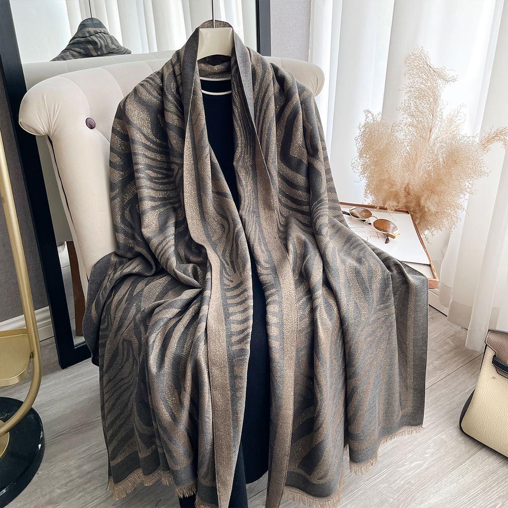 Leopardenmuster Imitation Kaschmir Dünner Schal Damen Goldfaden Leichter Luxus Vielseitiges Tuch Klimaanlagendecke Leichter Luxus Einfaches Tuch