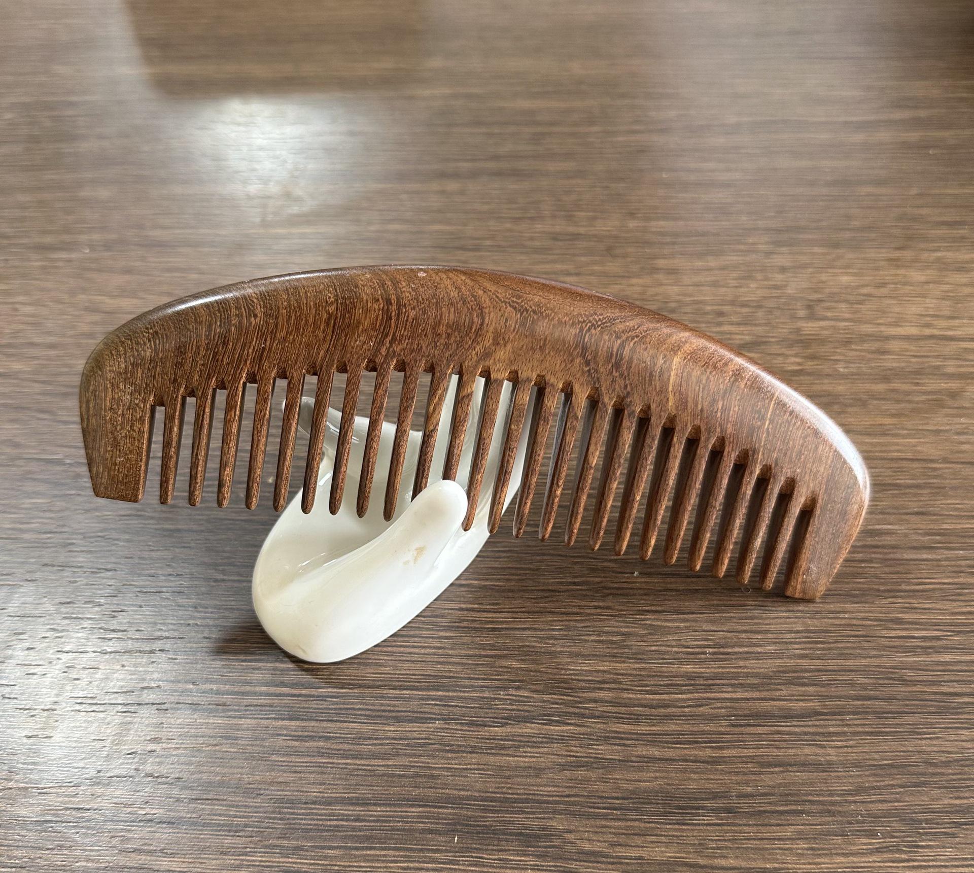 

Гребень с длинной ручкой из натурального черного сандала с золотым песком для длинных женских волос - Гладкая отделка, Идеален в качестве подарка