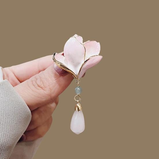 Brooch Retro Style Bead Tassel Magnolia Design Lapel Pin Sweaters Collars Hats Bags Coats Scarves Badge Outfit Accessory