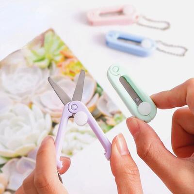 1 szt. Przenośne nożyczki dla studentów biurowych Mini nożyczki ze stali nierdzewnej Dziecięce nożyczki składane Dekoracja