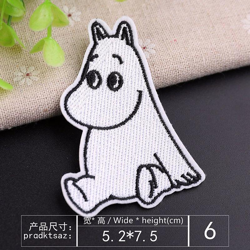 Moomin rajzfilm aranyos mintás ruhajavító folt rajzfilm hímzett szövetfolt lyukak javításához, vasalható dekoratív matrica
