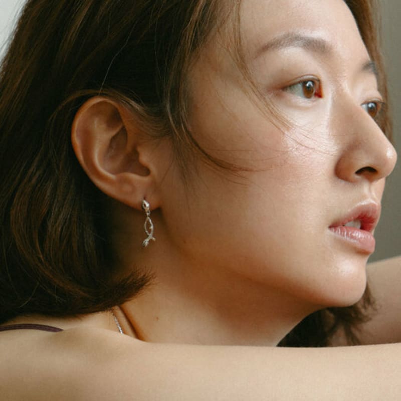 

DOL Dancing earring [silver/gold] gold