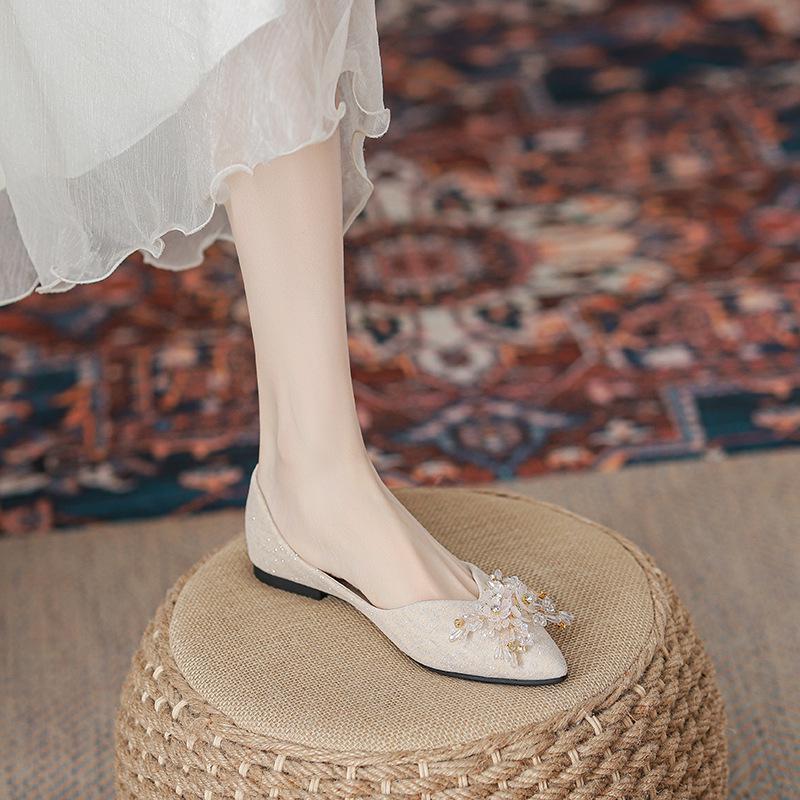 2025 Rhinestone Bridal Flat Shoes for Women - Comfortable Low-Cut Design, Suitable for Xiuhe Wedding Dresses, Ideal for Pregnant Brides.
