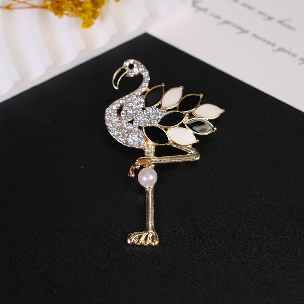 Elegant Women's Brooch: Versatile Bow & Insect Flower Design with Anti-Exposure Feature