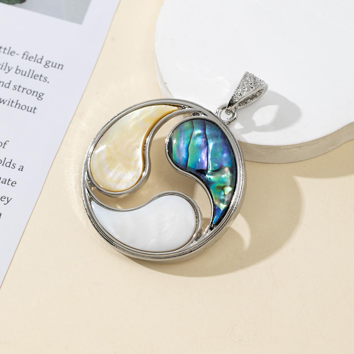 

1 шт., ожерелье с подвеской в виде рыбы Инь-Ян из натуральной ракушки - духовные украшения ручной работы для равновесия и гармонии, подвески в стиле бохо своими руками, подарок для женщин и мужчин 1Pc/43×43mm