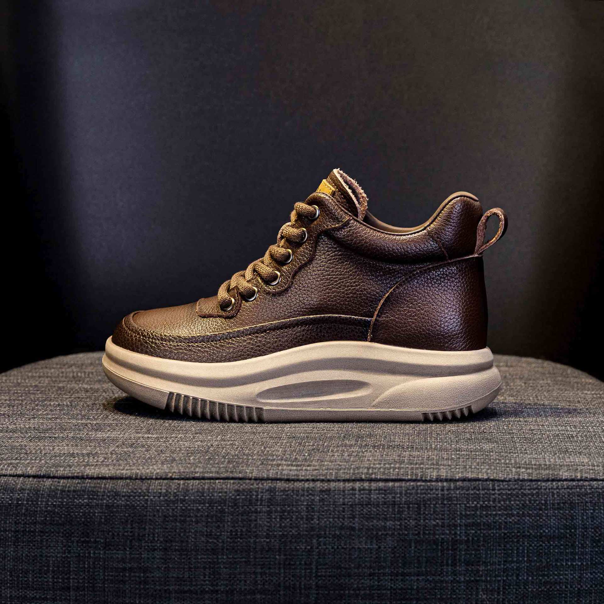 

Новые зимние туфли с подкладкой из коровьей кожи с высоким берцем, женская повседневная обувь, обувь для сноуборда в стиле ретро, спортивная обувь, короткие ботинки 39 коричневый