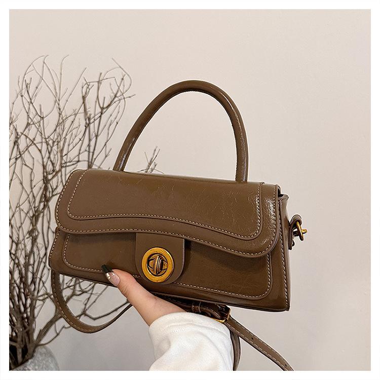 

Корейская версия модной портативной маленькой квадратной сумки женской 2025 зимний новый тренд повседневная с высоким чувством рабочая на плечо сумка-мессенджер