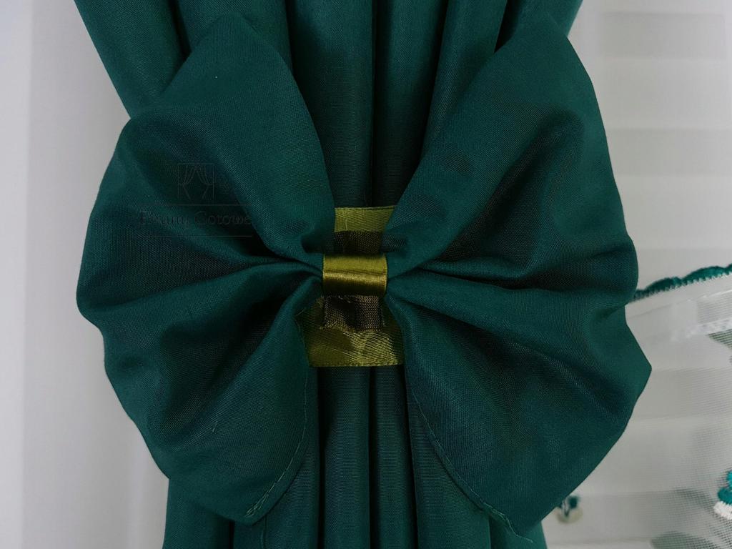 Kant-en-klare gordijn met draperieën versierd met een lambrequin - groen