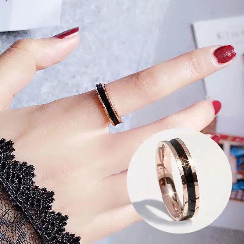 Stylish Black & White Cold Style Titanium Steel Ring - European & American Trendy Women's Accessory