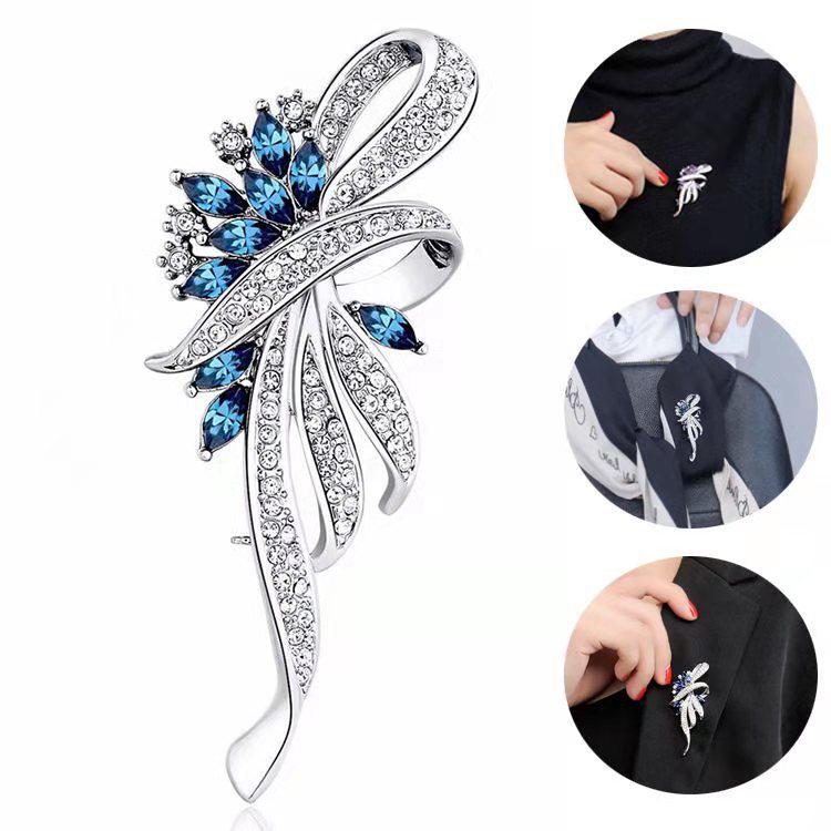 Elegante Perlen-Strass-Brosche: Damen Exquisite Brosche im Stil kleiner Duft und Seidentuch-Schnalle