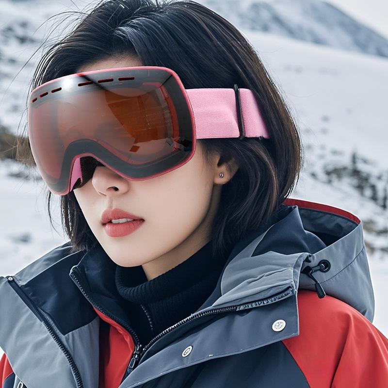 New Fashionable Ski Goggles for Men & Women Double Layers Anti-Fog UV400 Protection Full Face Helmet Style Adjustable Strap