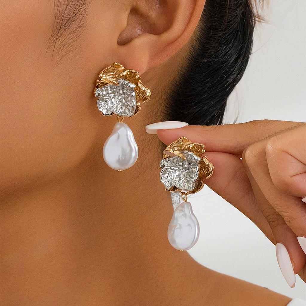 1 set of 5 pairs of golden yellow exquisite and small love hollow stud earrings, flower creative retro style earrings