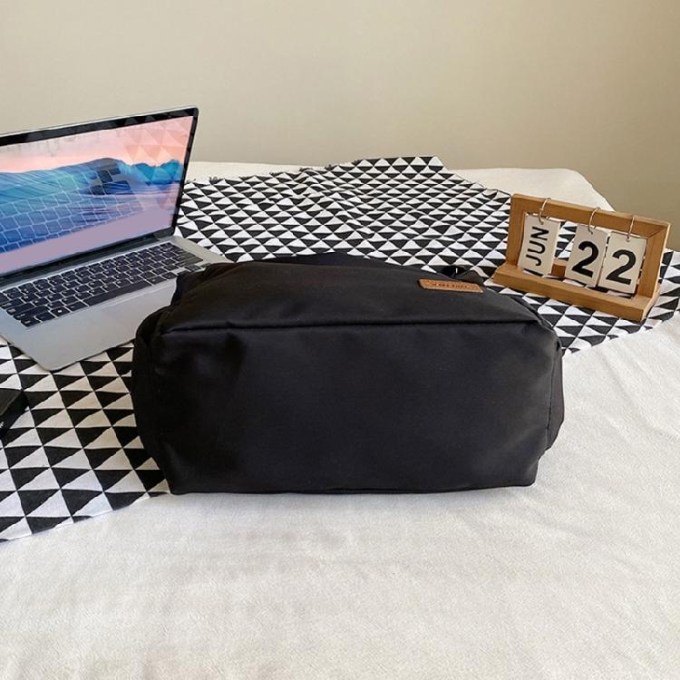 Spacious Nylon Shoulder Bag Comfortable & Stylish Messenger Bag Chic for Women