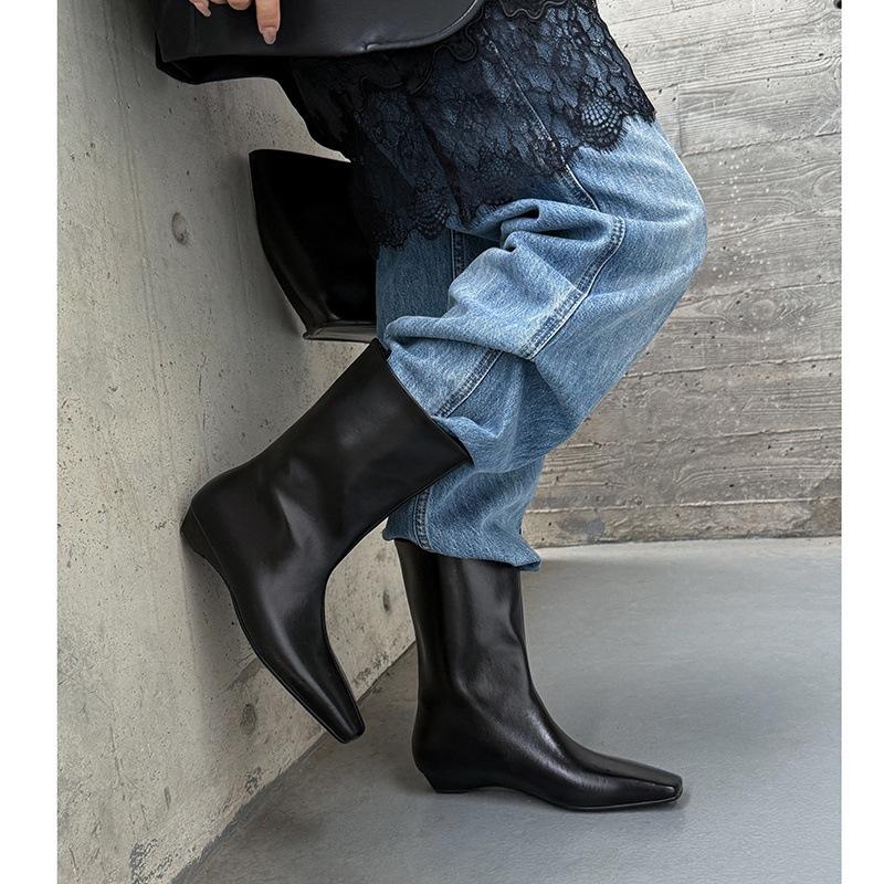 Korean version of fashionable simple sleeve temperament boots 2025 autumn and winter new square head low heel one pedal casual Chelsea boots