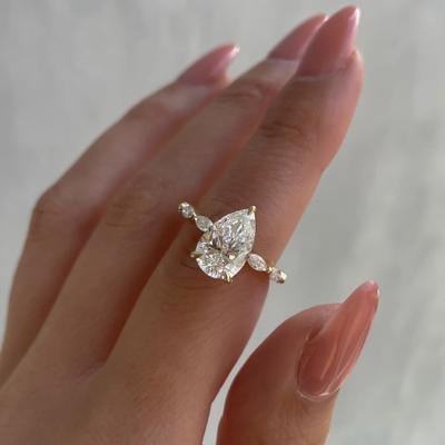 Luxuriöser europäischer und amerikanischer Modering mit Zirkon im Wassertropfen-Schliff, Damen Einfacher Großer Zirkonring Schmuckring