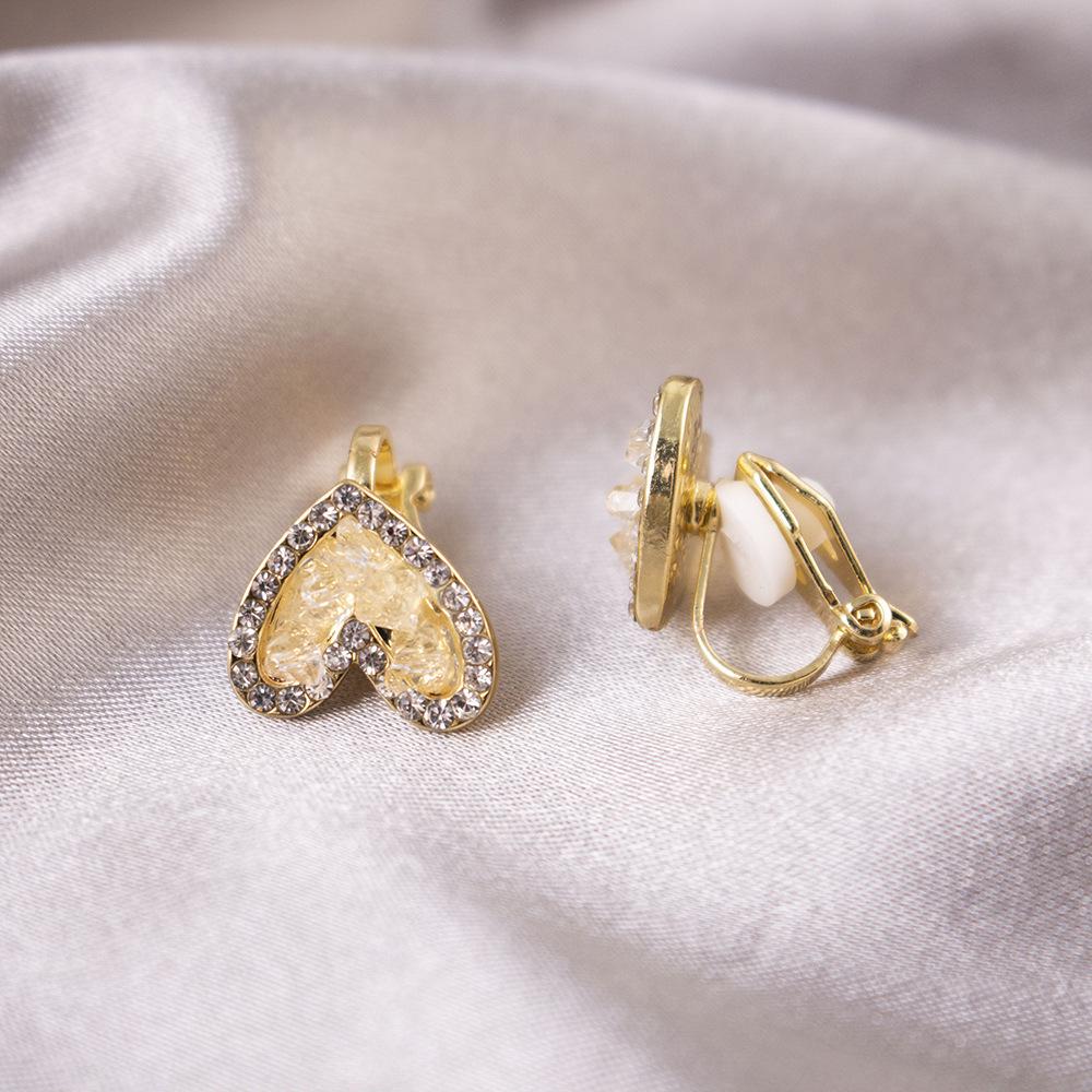 Elegant Clip-On Triangle Earrings for Non-Pierced Ears - Versatile, Light Luxury for Everyday Wear.