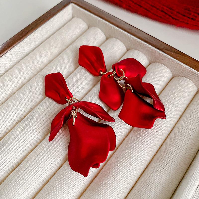 French Burgundy Love Petal Fringed Earrings Niche Fashion Trendy Stud Earrings Earrings Women