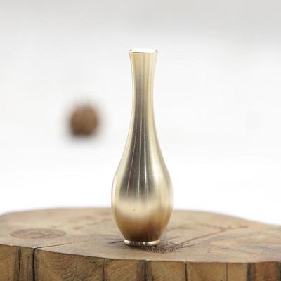 Mini Vaso de Mesa de Latão Antigo - Elegante Ornamento Decorativo para Arranjo de Flores para Sala de Estar