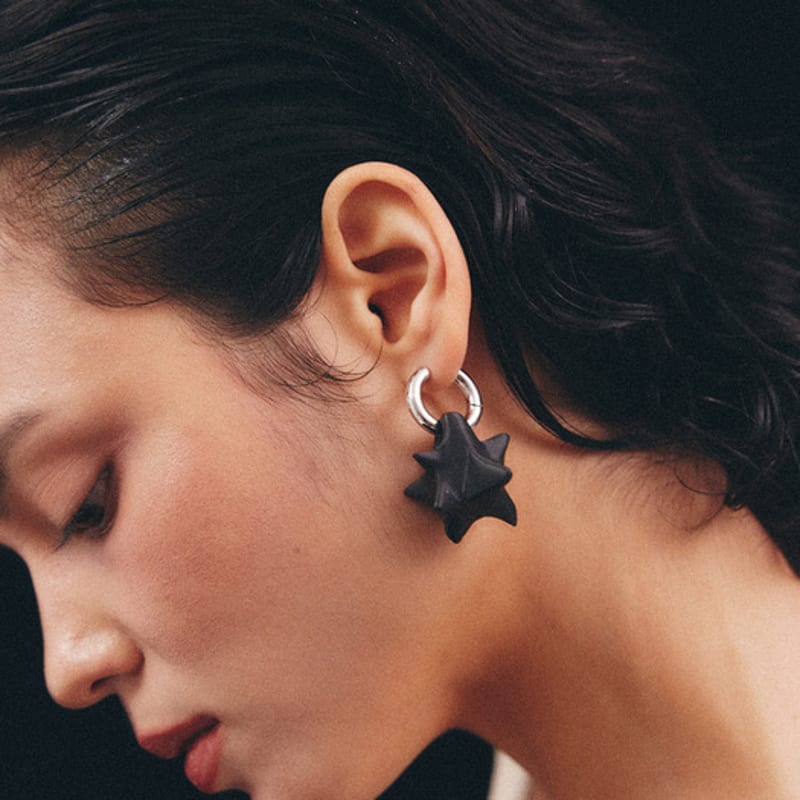 lowool Black struggle earrings
