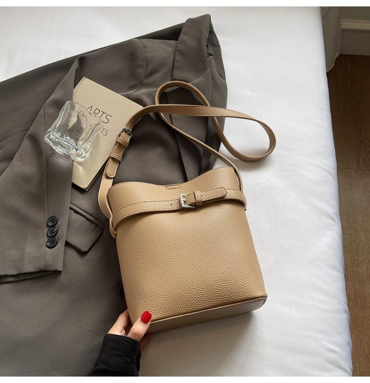 

Premium texture Volkswagen design European and American new 2025 summer new child and mother bag cute vertical commuter messenger bag