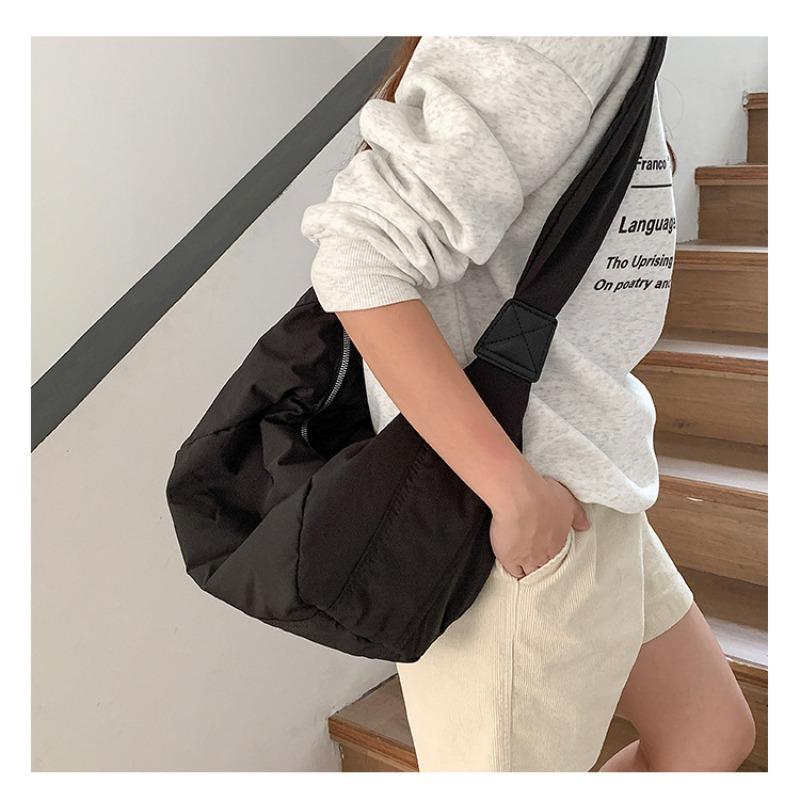 Large Capacity Nylon Shoulder Bag Women Casual Crossbody Sling Bag Lightweight Everyday Tote with Wide Adjustable Strap Crescent Bag