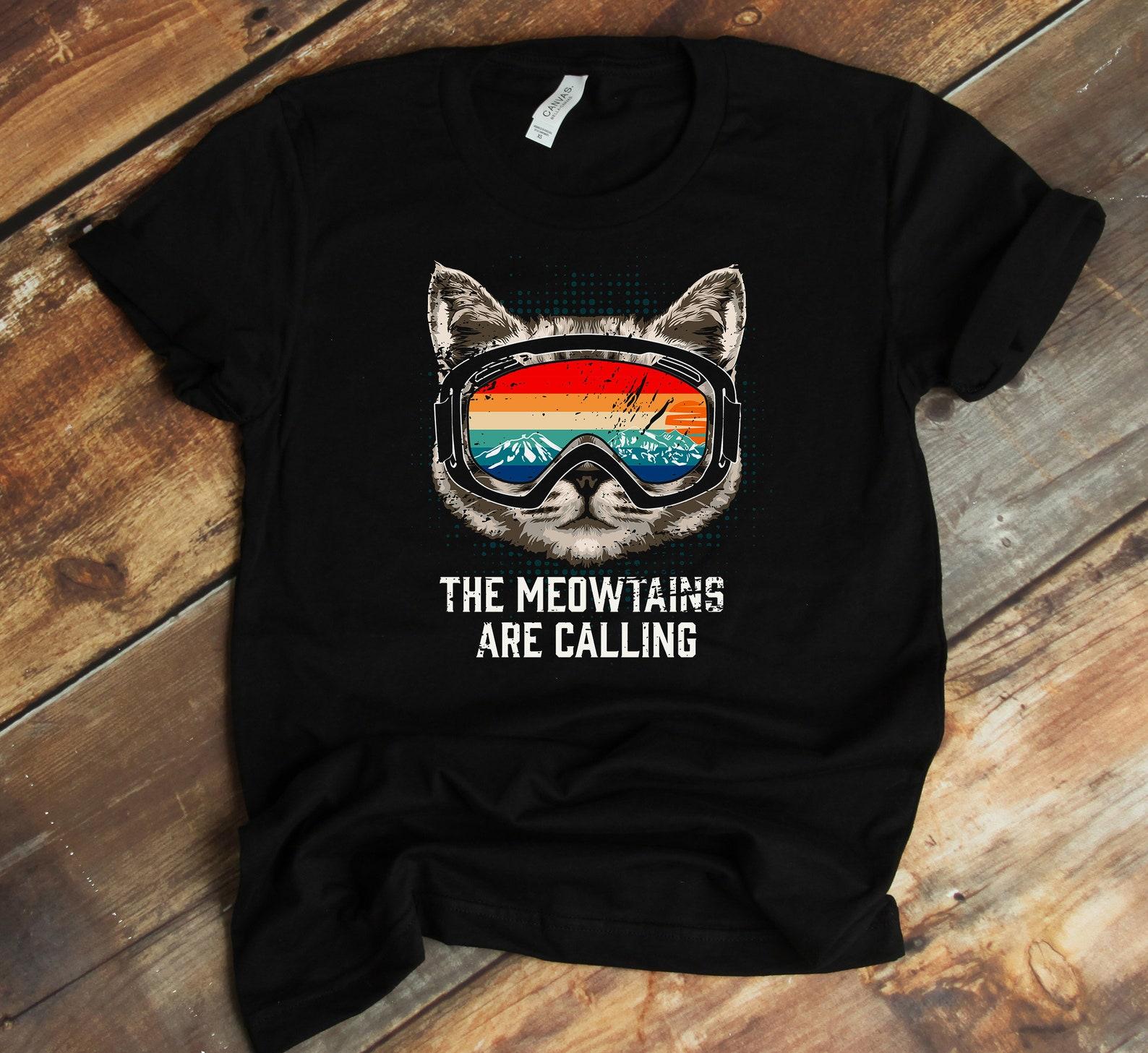 The Meowtains Are Calling T-Shirt - Skiing Snowboarding Funny Cat Lover Shirt 3XL