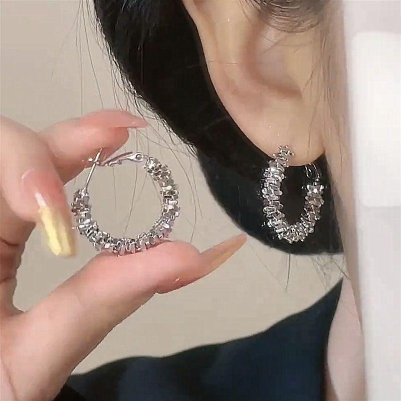 

Золотые Маленькие Кусочки Серебра Уникальные Серьги-Кольца Женские Особый Интерес Легкая Роскошь Причудливые Серьги-Пуссеты 2024 Новое Поступление Самые Продаваемые Серьги Silver silver ear ring