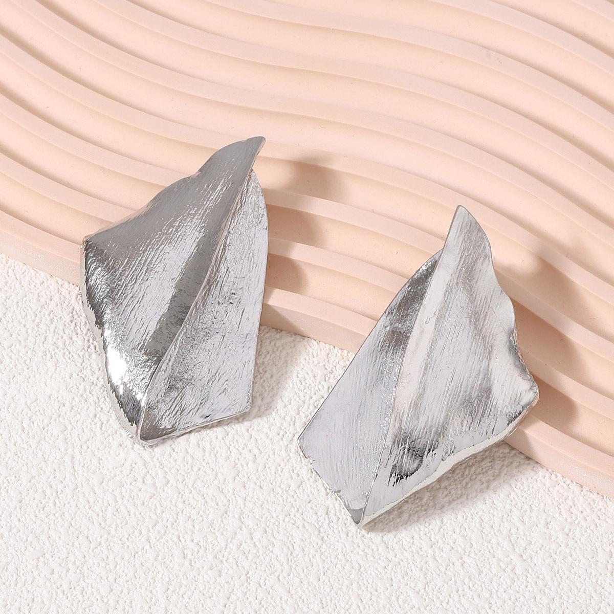 

New Vintage geometric protruding metal earrings with an exaggerated ancient style and a trendy personality