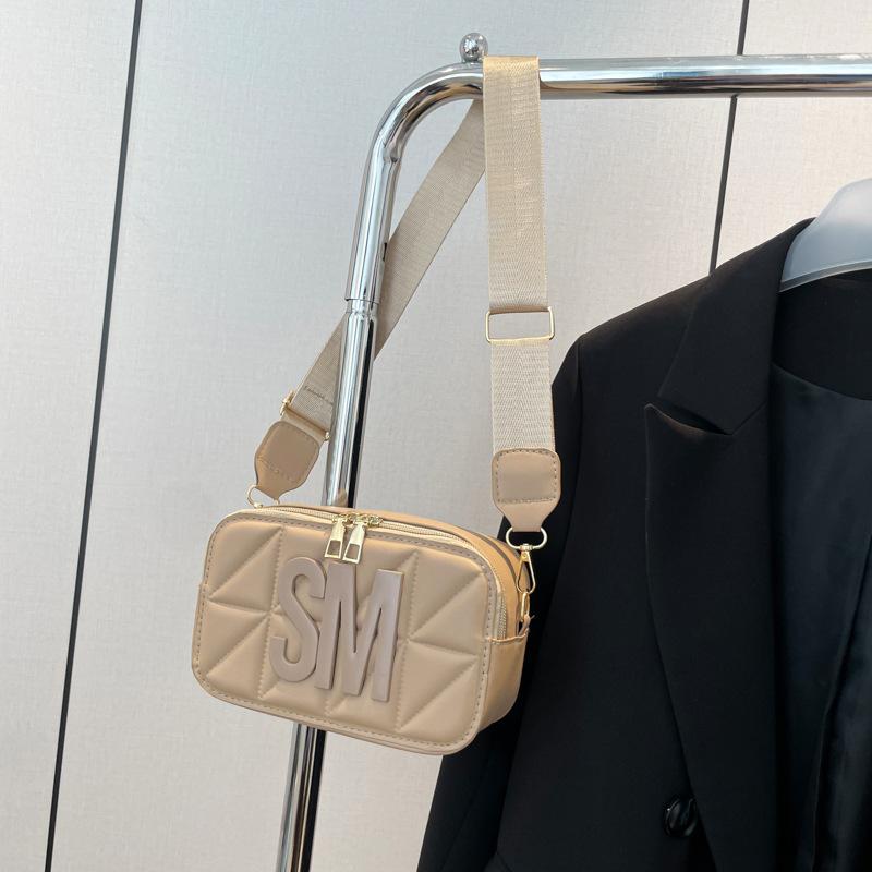 

Women s simple shoulder messenger bag 2025 spring new versatile ins this year s popular temperament small square bag women s bag хаки