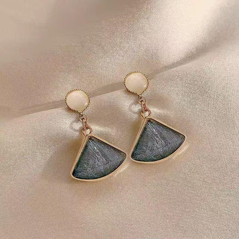 Diamond-set Love Opal Stud Earrings Design High-end Summer Earrings Niche Light Luxury High-end Versatile Earrings Jewelry