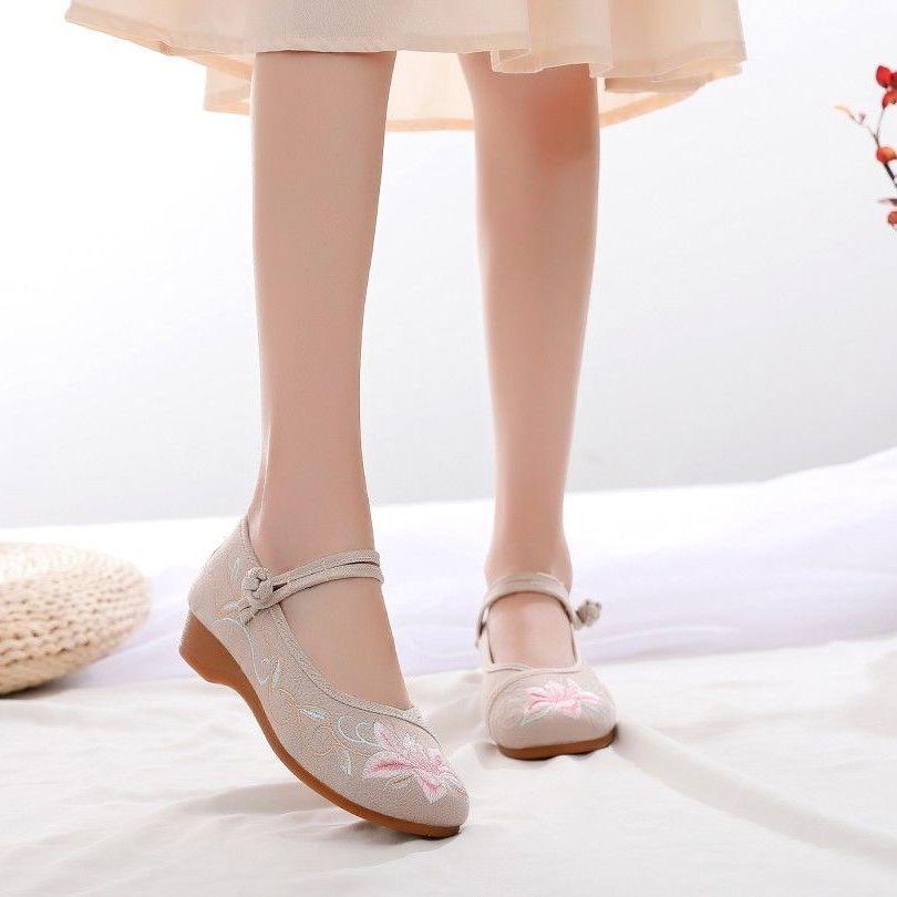 Women's Soft Soled Old Beijing Cloth Shoes Spring New Ethnic Style Embroidered Shoes Flat Dance Shoes Breathable Casual Shoes