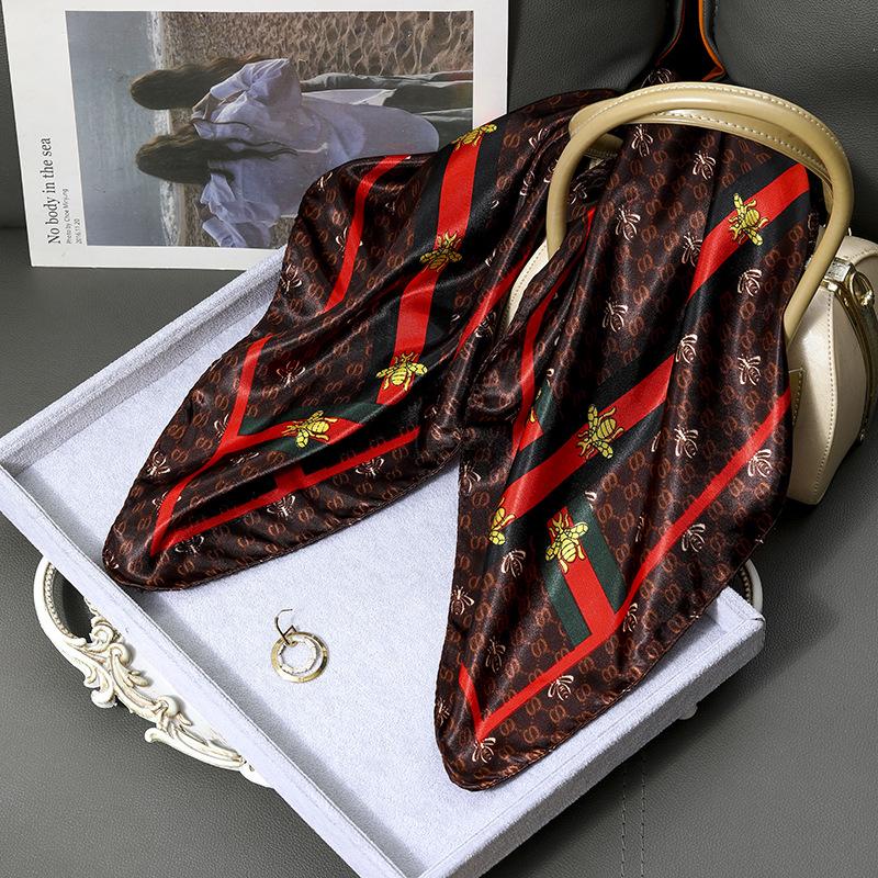 Gefleckter Satin Damen Frühling und Sommer Seidenimitat Schal Bedruckter Kleiner Quadratischer Schal Geschenk Europäischer und Amerikanischer Schal Stola