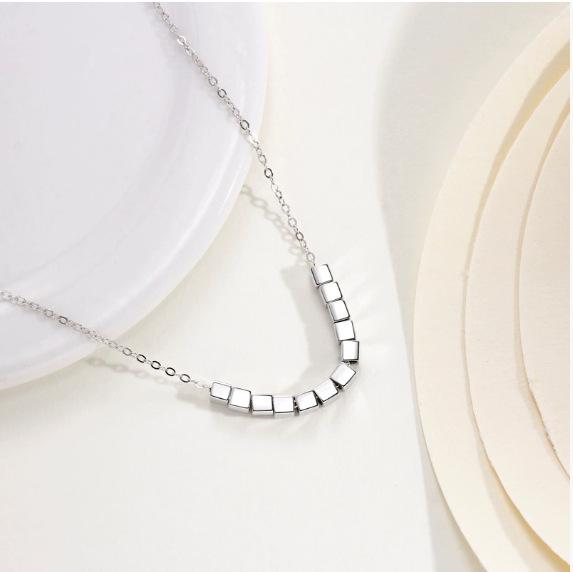 

S925 Sterling Silver Gold Square Necklace: Minimalist Sugar Cube Clavicle Chain for Women, Light Luxury Design for Spring/Summer 925 Silver