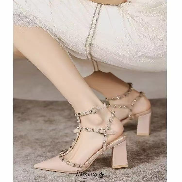 Summer versatile pointed rivet shoes pointed bag head Roman sandals women's fashion comfortable retro women's shoes
