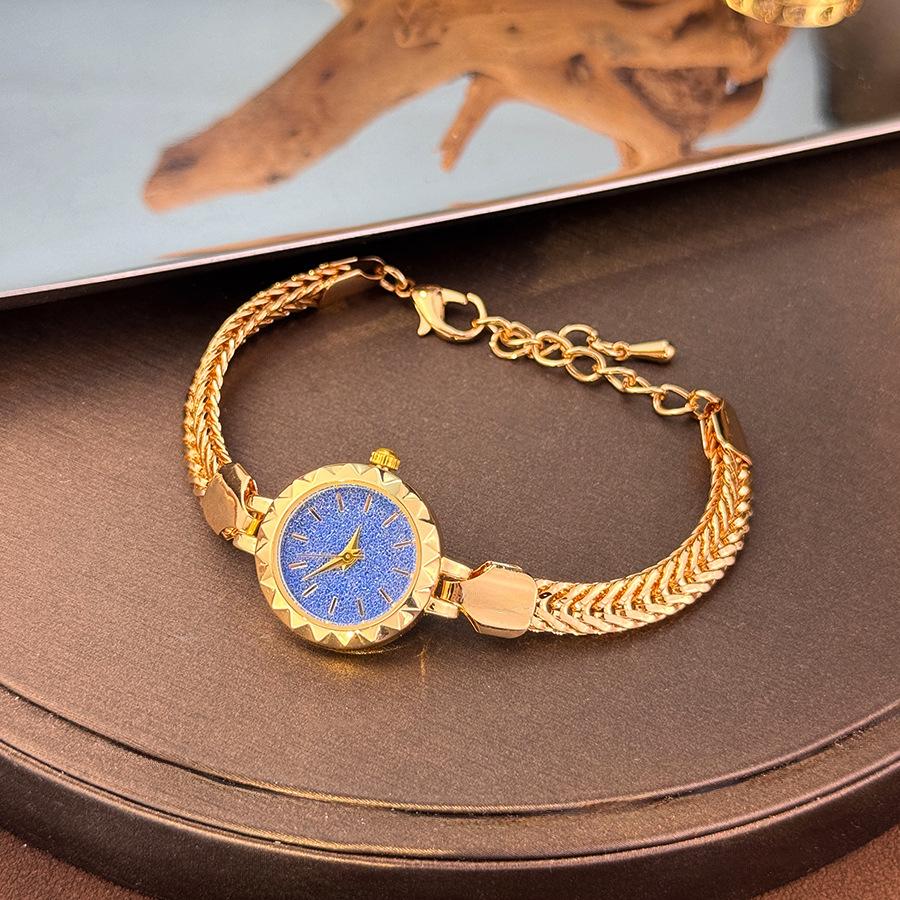 Cadena Redonda Esfera Pequeña Nicho Temperamento Hebilla Ajustable Reloj Pequeño Dorado Reloj de Cuarzo para Mujer