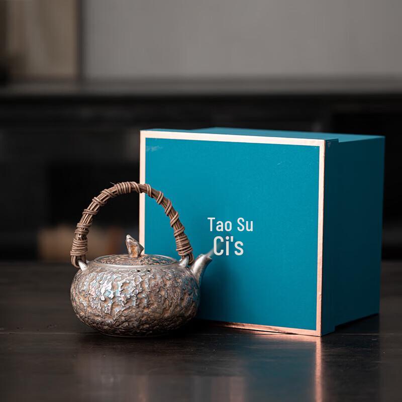 Su's Ceramic Gilded Silver Teapot with Stone Pattern