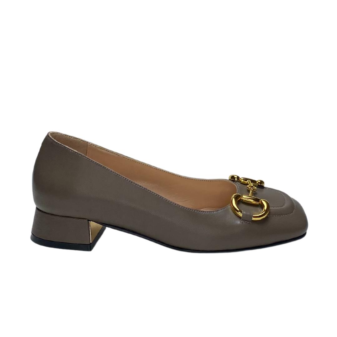 

Женские туфли из натуральной кожи на низком каблуке 35