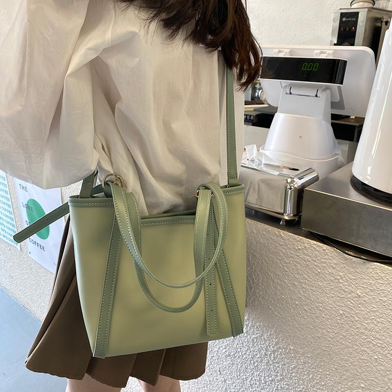 Large capacity student shoulder bag for women contrast color shoulder bag commuting bag fashionable new