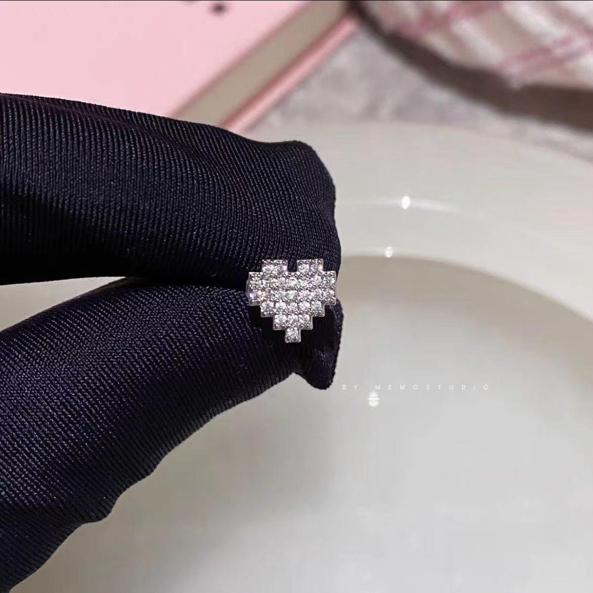

Sweet Cool Spice Girl Niche Design Sense Pink Diamond Love Screw Ear Bone Nail