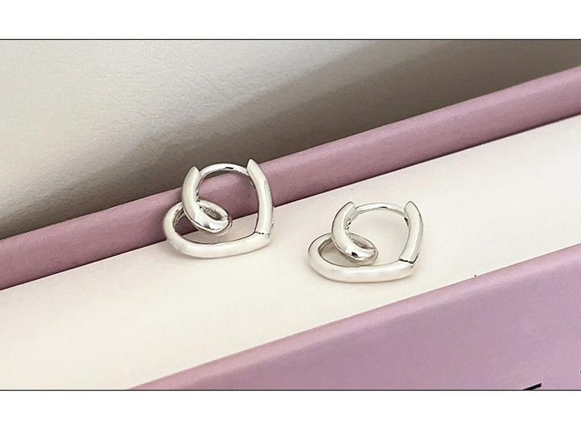 Yinruitai S925 Sterling Silver Heart Stud Earrings for Women - Simple, Elegant Design, 2022 Edition.