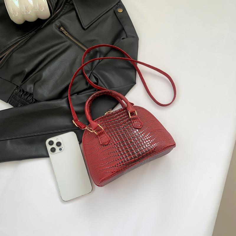 Bag Women's 2025 Spring New Crocodile Pattern Fashionable Retro Portable Shell Bag Simple Casual Shoulder Messenger Bag