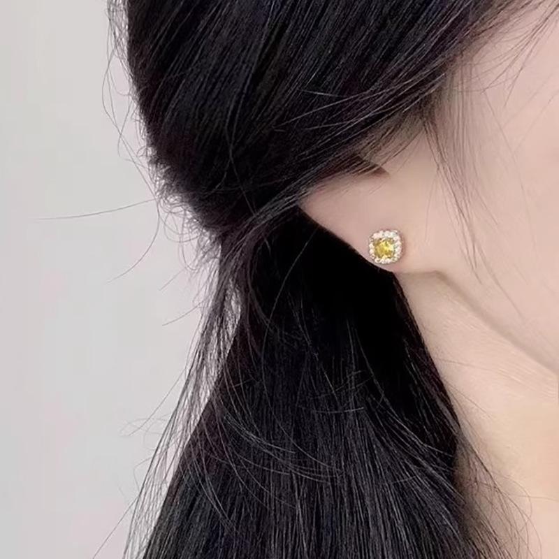 Exquisite Sugar Cube Zircon Earrings for Women - Light, Luxurious, and Fashionable Niche Design
