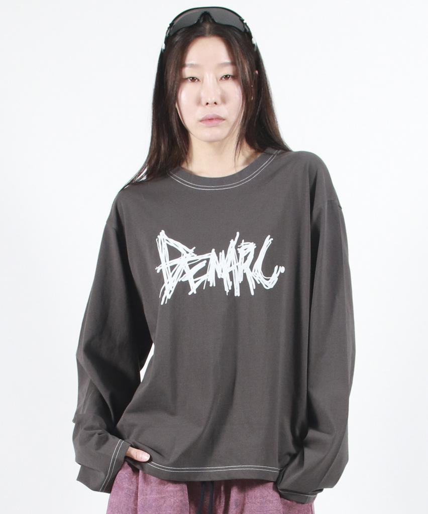 Deumakeu Graffiti Logo Text Boxy Long Sleeve - Charcoal