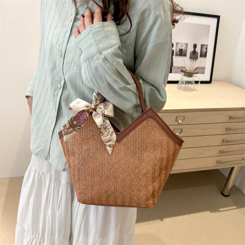 Trendy Large Capacity Woven Tote Bag For Women Ideal For Daily Use And Beach Getaways